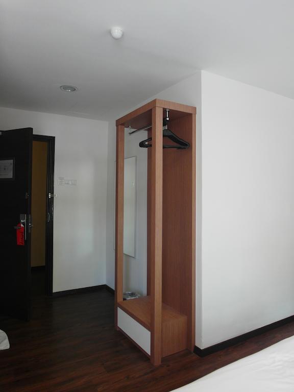 Nagoya Inn Hotel Kuah Phòng bức ảnh