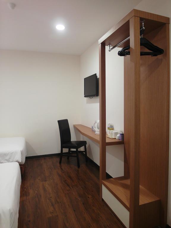 Nagoya Inn Hotel Kuah Phòng bức ảnh